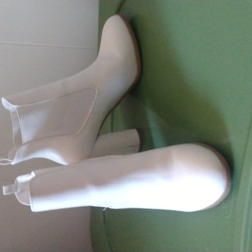 Forever 21 white  short boots 7.5